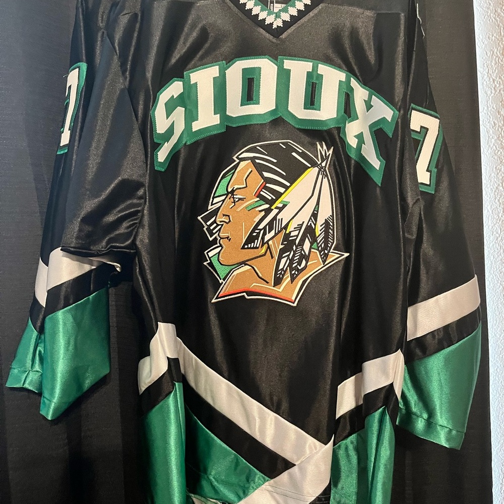 Oshie NWOT North Dakota UND fighting Sioux Jersey